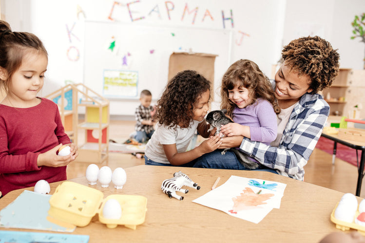 Exploring the Benefits of Animals in the Classroom – NewAgePet
